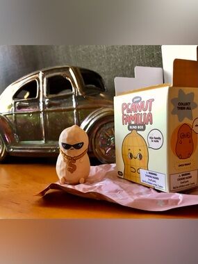 New With Box SMOKO Peanut Familia Family Cousin Peanut Figure Collectible Toy